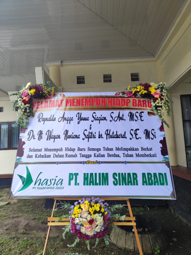 Papan Bunga Pernikahan gerejakatedralsantamariapalangkaraya